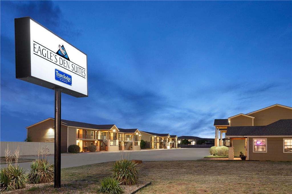 Eagle'S Den Suites Andrews A Travelodge By Wyndham Buitenkant foto